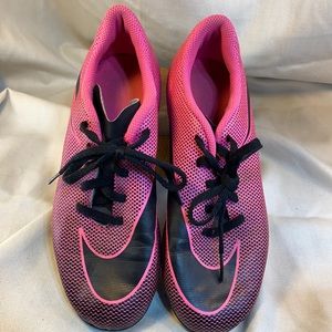 Nike soccer sneakers almost NEW